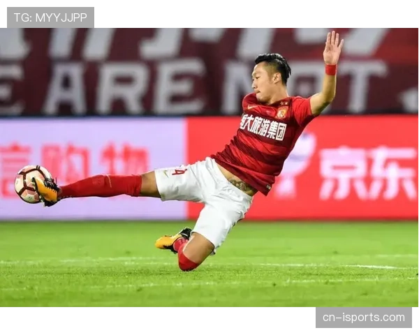 克鲁伊夫转型组织核心：直塞撕防线成进攻发起点