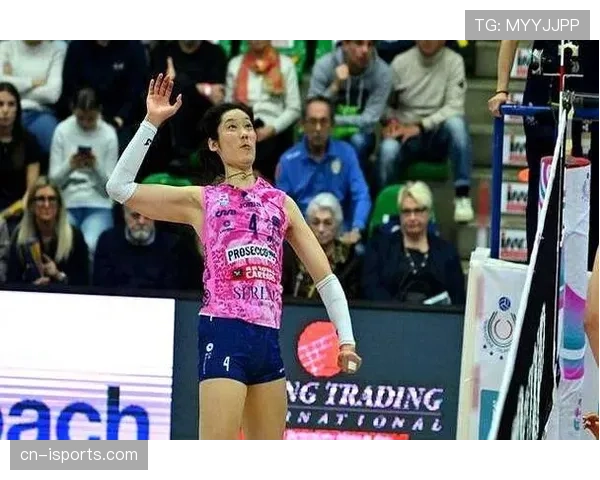 刚刷到朱婷赛后随手买杯咖啡，刷卡那一瞬店员愣住